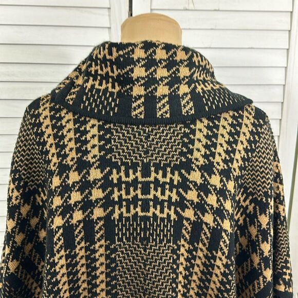 Chico's Poncho Size Medium S/M Plaid Knit Fringe NWOT - Picture 8 of 13